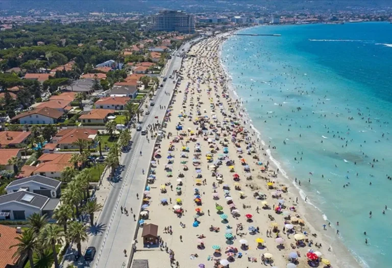 Çeşme sezonu bayramla açıldı